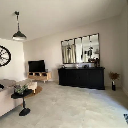 Chateau De La Busquette - Гостевой дом La Magdelaine-Sur-Tarn